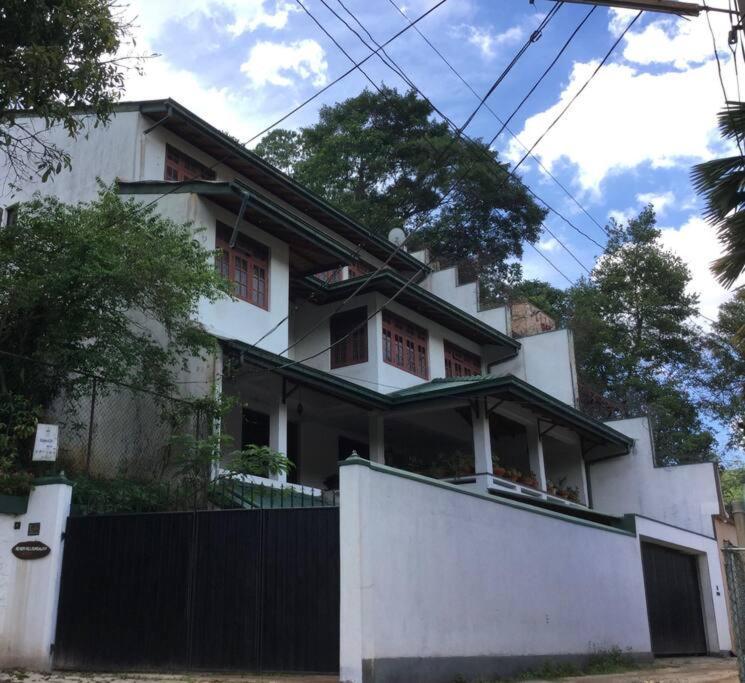 Reverie Hill Bungalow, Канди Екстериор снимка